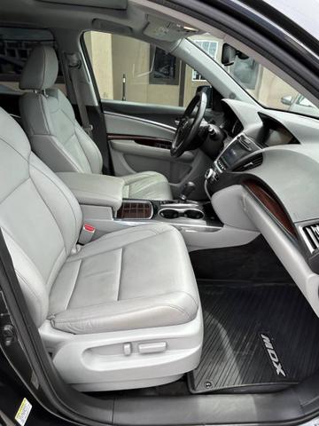 Photo of 2014 Gray Acura MDX