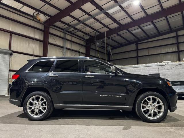 Photo of 2014 Brilliant Black Crystal Pearlcoat Jeep Grand Cherokee
