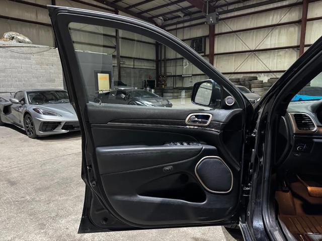 Photo of 2014 Brilliant Black Crystal Pearlcoat Jeep Grand Cherokee