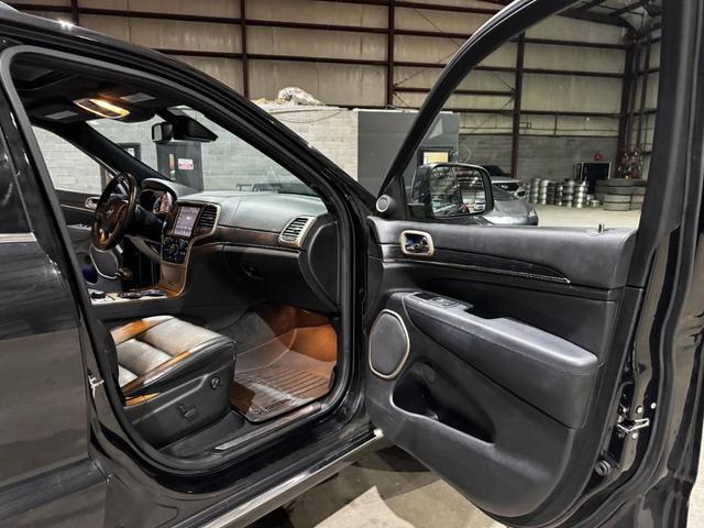 Photo of 2014 Brilliant Black Crystal Pearlcoat Jeep Grand Cherokee
