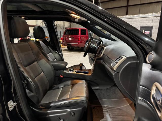 Photo of 2014 Brilliant Black Crystal Pearlcoat Jeep Grand Cherokee