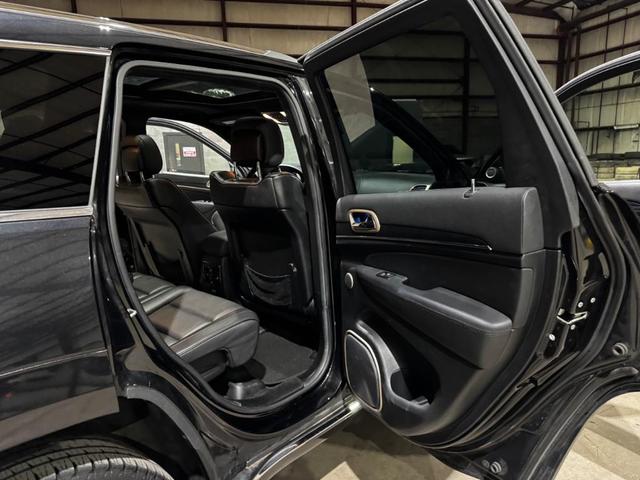 Photo of 2014 Brilliant Black Crystal Pearlcoat Jeep Grand Cherokee