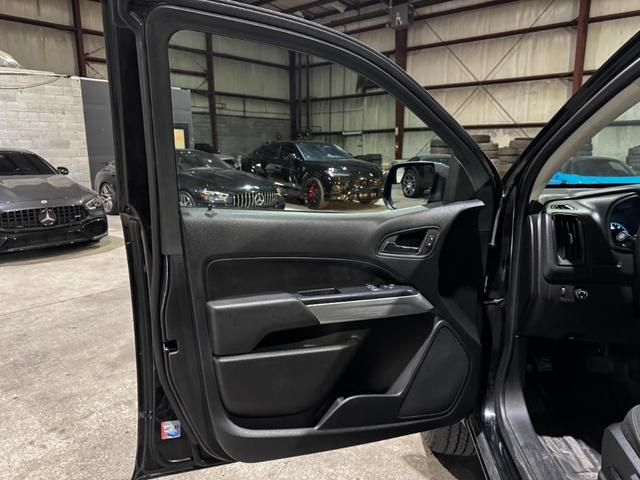 Photo of 2022 Black Chevrolet Colorado