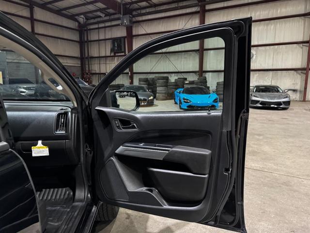 Photo of 2022 Black Chevrolet Colorado