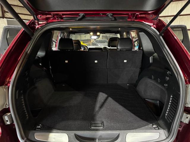 Photo of 2018 Velvet Red Pearlcoat Jeep Grand Cherokee