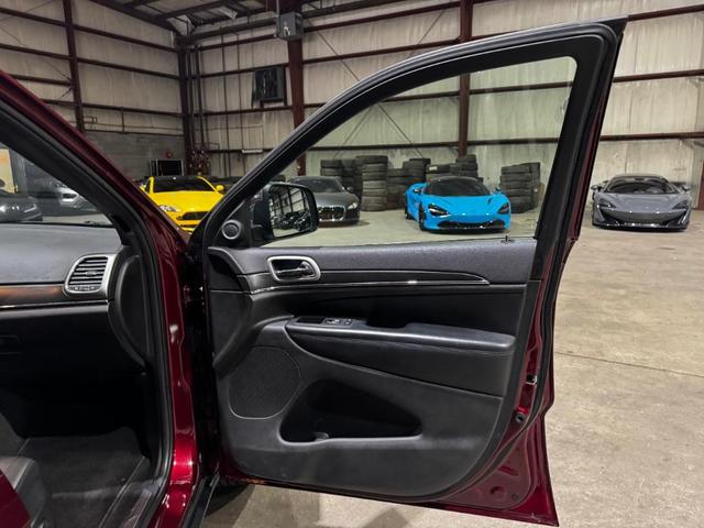 Photo of 2018 Velvet Red Pearlcoat Jeep Grand Cherokee