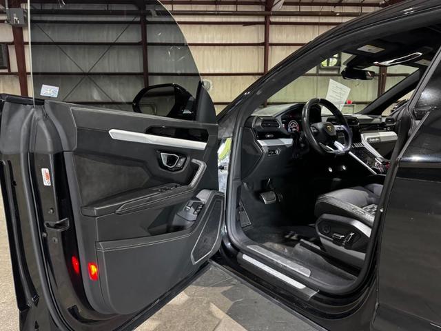 Photo of 2020 Black Lamborghini Urus
