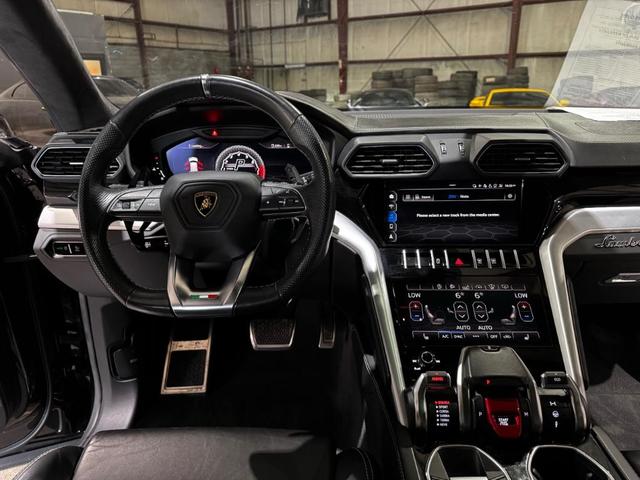 Photo of 2020 Black Lamborghini Urus