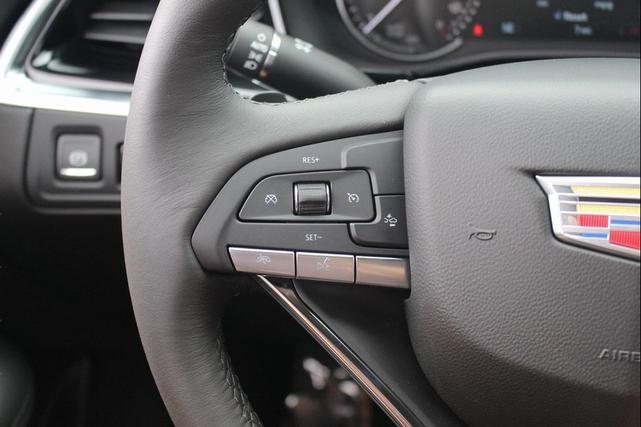 Photo of 2025 Crystal White Tricoat Cadillac XT6
