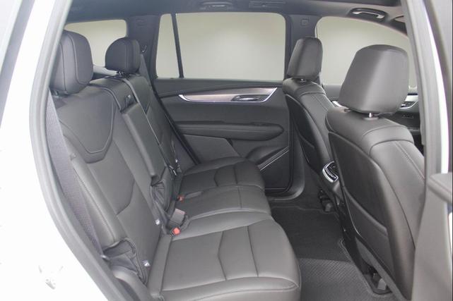 Photo of 2025 Crystal White Tricoat Cadillac XT6