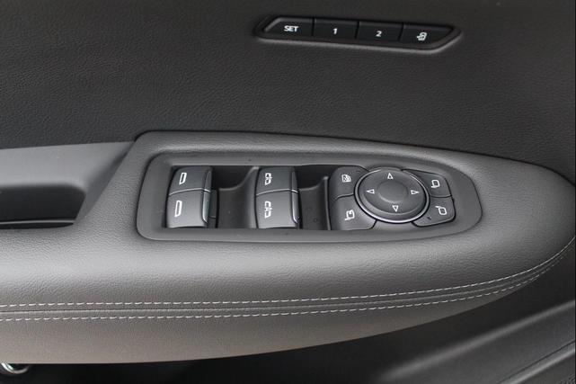 Photo of 2025 Crystal White Tricoat Cadillac XT6