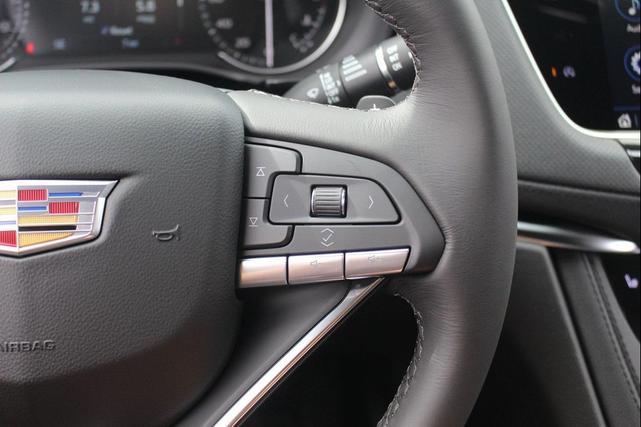 Photo of 2025 Crystal White Tricoat Cadillac XT6