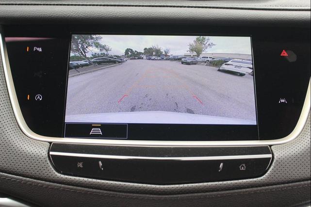 Photo of 2025 Crystal White Tricoat Cadillac XT6