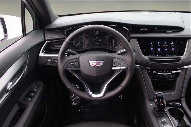Photo of 2025 Crystal White Tricoat Cadillac XT6