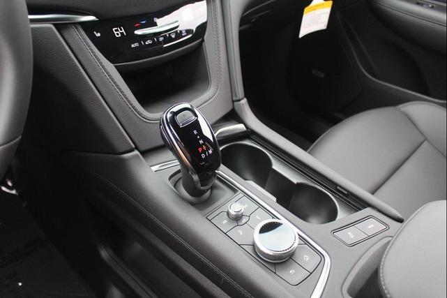 Photo of 2025 Crystal White Tricoat Cadillac XT6