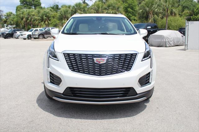 Photo of 2025 Crystal White Tricoat Cadillac XT5