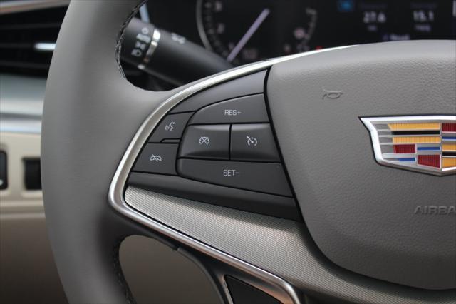 Photo of 2025 Crystal White Tricoat Cadillac XT5