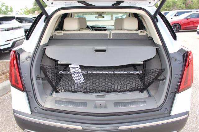 Photo of 2025 Crystal White Tricoat Cadillac XT5