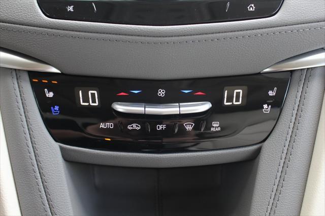 Photo of 2025 Crystal White Tricoat Cadillac XT5