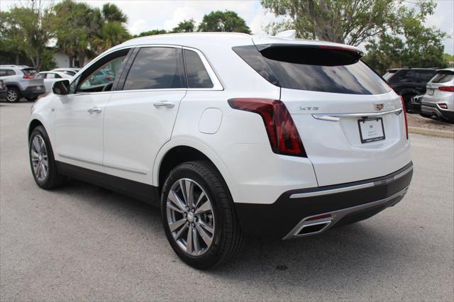 Photo of 2025 Crystal White Tricoat Cadillac XT5