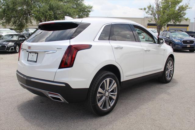 Photo of 2025 Crystal White Tricoat Cadillac XT5