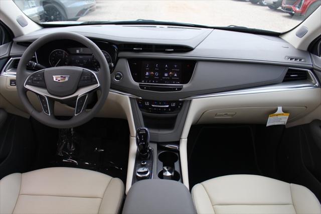 Photo of 2025 Crystal White Tricoat Cadillac XT5