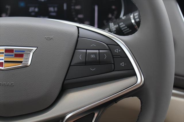 Photo of 2025 Crystal White Tricoat Cadillac XT5