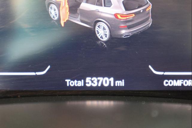 Photo of 2021 Mineral White Metallic BMW X5