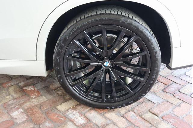Photo of 2021 Mineral White Metallic BMW X5