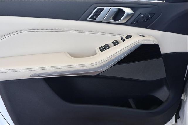 Photo of 2021 Mineral White Metallic BMW X5