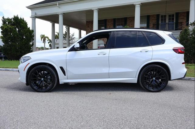 Photo of 2021 Mineral White Metallic BMW X5