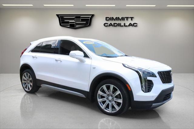 Photo of 2022 Crystal White Tricoat Cadillac XT4