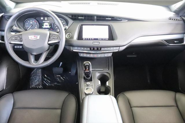 Photo of 2022 Crystal White Tricoat Cadillac XT4