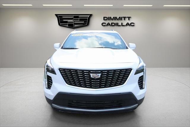Photo of 2022 Crystal White Tricoat Cadillac XT4
