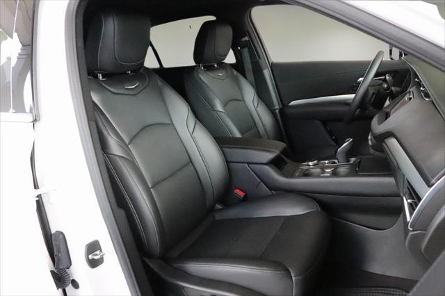 Photo of 2022 Crystal White Tricoat Cadillac XT4
