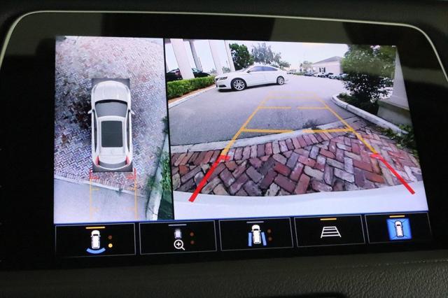 Photo of 2022 Crystal White Tricoat Cadillac XT4