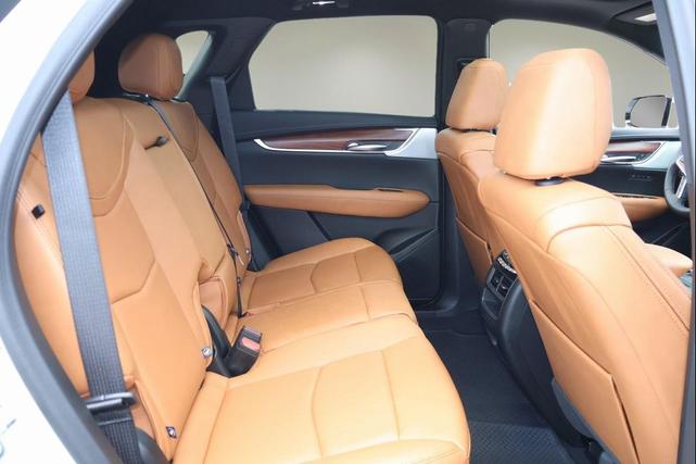 Photo of 2025 Crystal White Tricoat Cadillac XT5