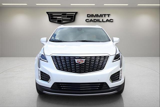 Photo of 2025 Crystal White Tricoat Cadillac XT5