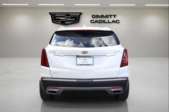 Photo of 2025 Crystal White Tricoat Cadillac XT5