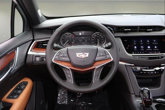 Photo of 2025 Crystal White Tricoat Cadillac XT5