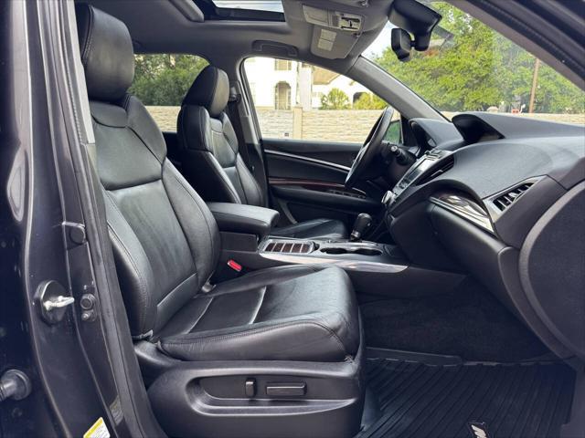 Photo of 2015 Gray Acura MDX