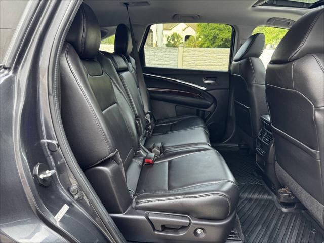 Photo of 2015 Gray Acura MDX