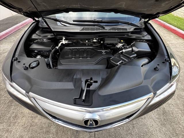 Photo of 2015 Gray Acura MDX