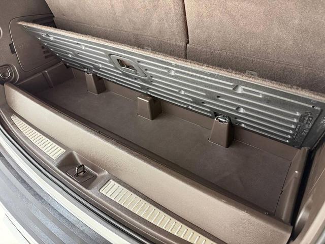 Photo of 2016 White Chevrolet Tahoe