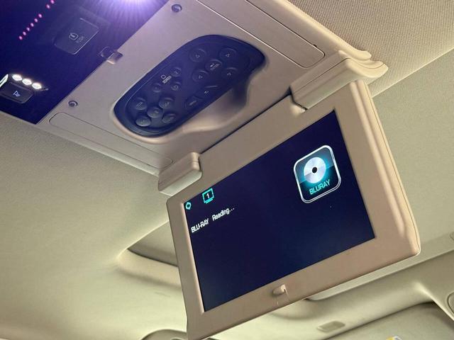 Photo of 2016 White Chevrolet Tahoe