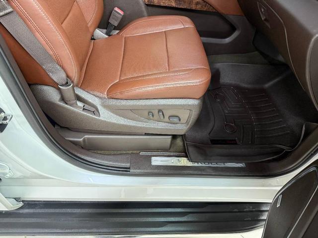 Photo of 2016 White Chevrolet Tahoe