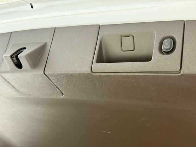 Photo of 2016 White Chevrolet Tahoe