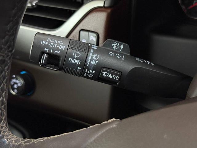 Photo of 2016 White Chevrolet Tahoe
