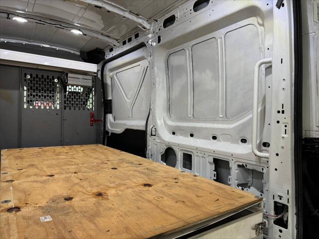 Photo of 2018 White Ford Transit-250