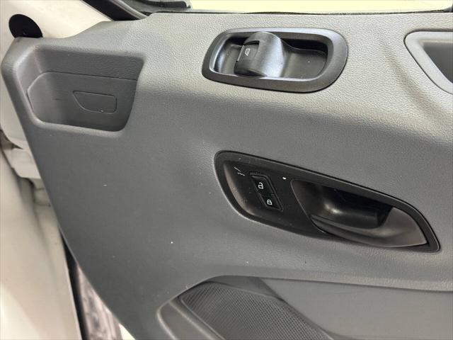 Photo of 2018 White Ford Transit-250